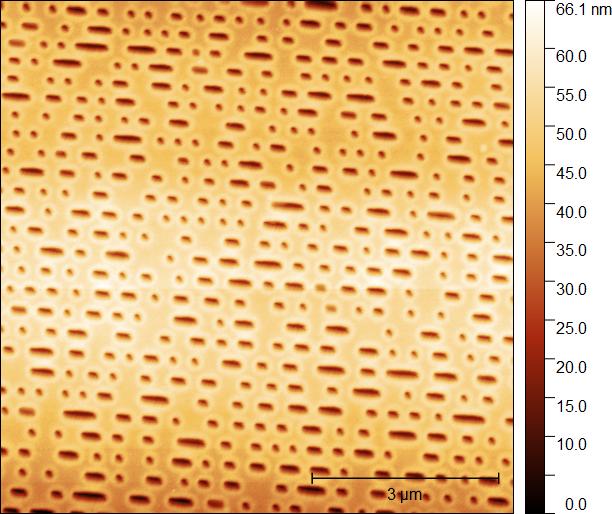 AFM でブルーレイディスクの表面を観察した図